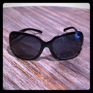 Black large framed sunglasses
